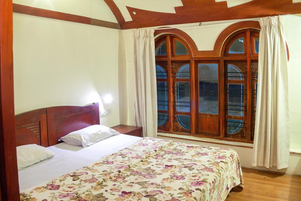 Aqua Jumbo Houseboats Hotel Кумараком Стая снимка