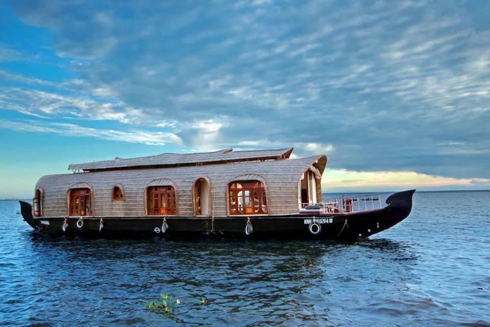 Aqua Jumbo Houseboats Hotel Кумараком Екстериор снимка