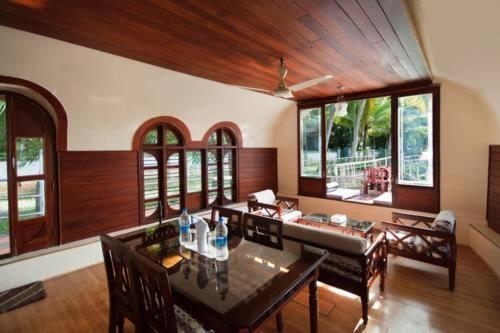 Aqua Jumbo Houseboats Hotel Кумараком Екстериор снимка